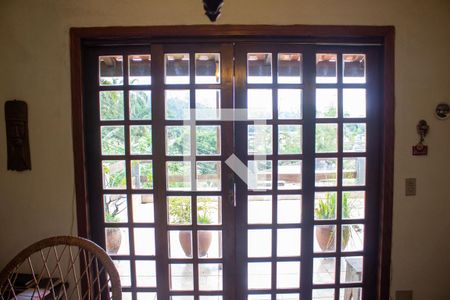 janela sala de estar de casa para alugar com 3 quartos, 300m² em Santana, Ribeirão Pires