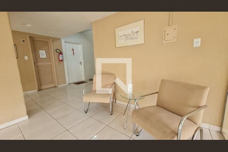 Hall de entrada de apartamento para alugar com 1 quarto, 28m² em Passo da Areia, Porto Alegre