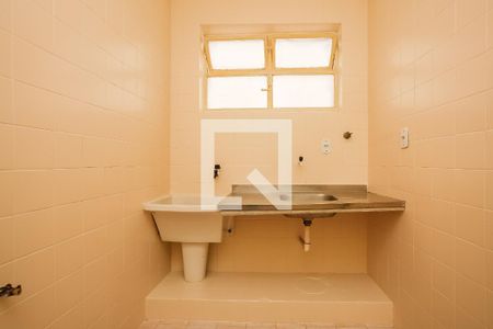 Cozinha de apartamento para alugar com 1 quarto, 28m² em Passo da Areia, Porto Alegre