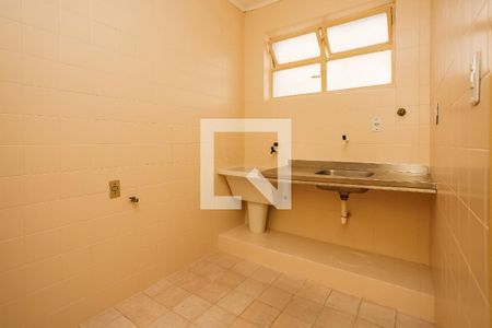 Cozinha de apartamento para alugar com 1 quarto, 28m² em Passo da Areia, Porto Alegre