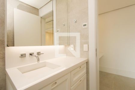 Apartamento à venda com 388m², 4 quartos e 4 vagasBanheiro suite 1