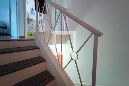 Escada Quartos de casa para alugar com 3 quartos, 200m² em Residencial Cosmos, Campinas