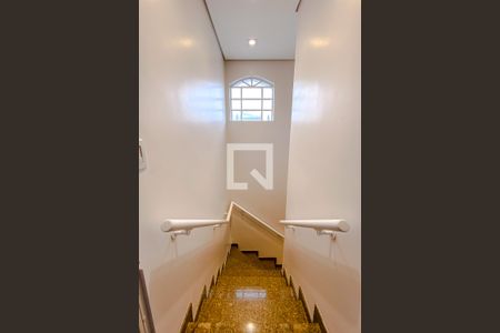 Casa à venda com 127m², 3 quartos e 2 vagasEscada