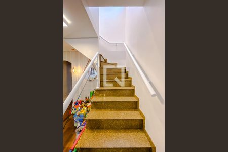 Casa à venda com 127m², 3 quartos e 2 vagasEscada