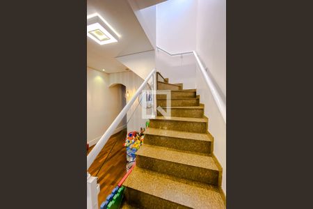 Casa à venda com 127m², 3 quartos e 2 vagasEscada