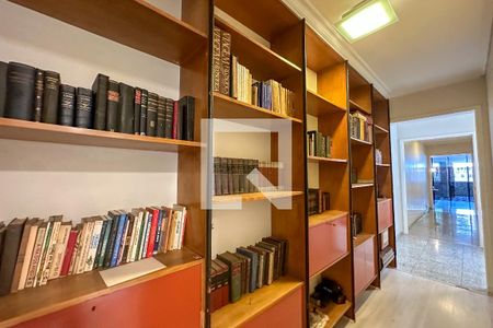 Apartamento à venda com 278m², 4 quartos e 1 vaga Apartamento à venda com 278m², 4 quartos e 1 vagaArmários - Corredor 02