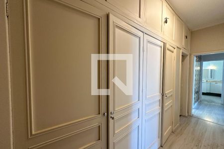 Apartamento à venda com 278m², 4 quartos e 1 vaga Apartamento à venda com 278m², 4 quartos e 1 vagaArmários - Corredor