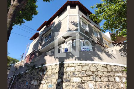 Apartamento à venda com 82m², 2 quartos e sem vaga Apartamento à venda com 82m², 2 quartos e sem vagaFachada