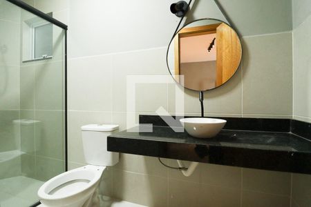 Banheiro de kitnet/studio para alugar com 0 quarto, 30m² em Vila Maria Luisa, São Paulo