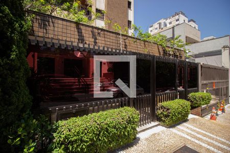 Apartamento à venda com 83m², 3 quartos e 2 vagasFachada e portaria