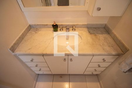 Apartamento à venda com 83m², 3 quartos e 2 vagasBanheiro da Suíte