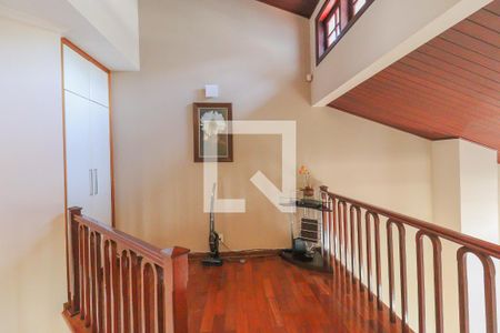 Casa à venda com 310m², 3 quartos e 6 vagas Casa à venda com 310m², 3 quartos e 6 vagasEscada