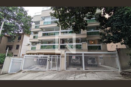 Apartamento à venda com 70m², 2 quartos e 1 vagaFachada e portaria