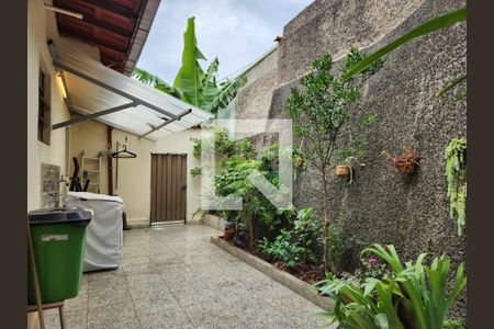 Casa à venda com 210m², 5 quartos e 3 vagas Casa à venda com 210m², 5 quartos e 3 vagasÁrea de Serviço