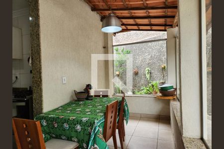 Casa à venda com 210m², 5 quartos e 3 vagas Casa à venda com 210m², 5 quartos e 3 vagasCozinha