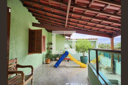 Casa à venda com 210m², 5 quartos e 3 vagas Casa à venda com 210m², 5 quartos e 3 vagasQuintal