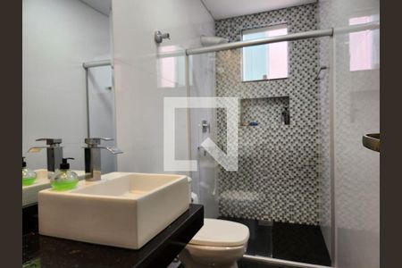 Casa à venda com 210m², 5 quartos e 3 vagas Casa à venda com 210m², 5 quartos e 3 vagasBanheiro