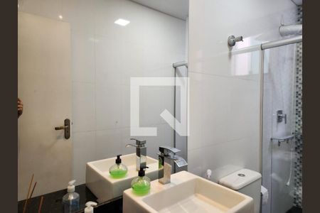 Casa à venda com 210m², 5 quartos e 3 vagas Casa à venda com 210m², 5 quartos e 3 vagasBanheiro