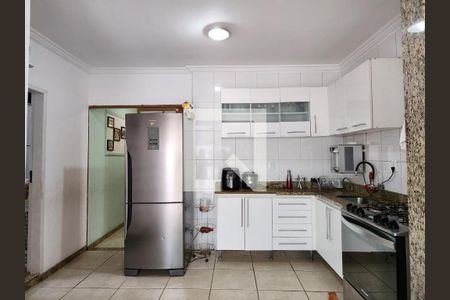 Casa à venda com 210m², 5 quartos e 3 vagas Casa à venda com 210m², 5 quartos e 3 vagasCozinha