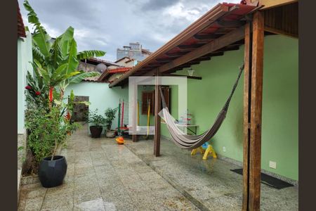 Casa à venda com 210m², 5 quartos e 3 vagas Casa à venda com 210m², 5 quartos e 3 vagasQuintal