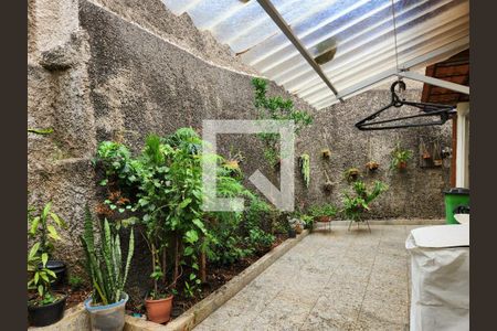 Casa à venda com 210m², 5 quartos e 3 vagas Casa à venda com 210m², 5 quartos e 3 vagasQuintal