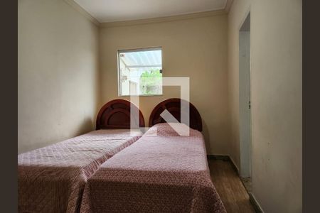 Casa à venda com 210m², 5 quartos e 3 vagas Casa à venda com 210m², 5 quartos e 3 vagasQuarto 4