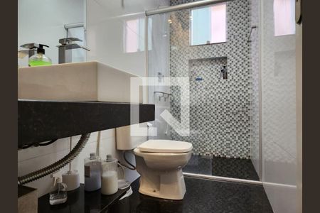 Casa à venda com 210m², 5 quartos e 3 vagas Casa à venda com 210m², 5 quartos e 3 vagasBanheiro