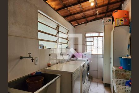 Casa à venda com 210m², 5 quartos e 3 vagas Casa à venda com 210m², 5 quartos e 3 vagasÁrea de Serviço