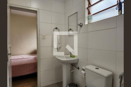 Casa à venda com 210m², 5 quartos e 3 vagas Casa à venda com 210m², 5 quartos e 3 vagasBanheiro