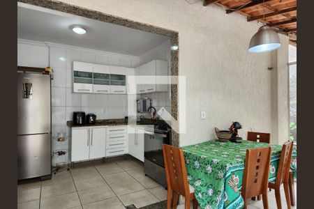 Casa à venda com 210m², 5 quartos e 3 vagas Casa à venda com 210m², 5 quartos e 3 vagasCozinha
