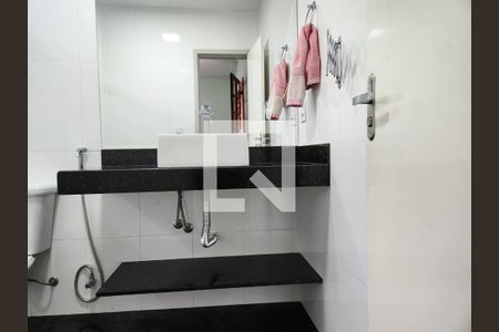 Banheiro de casa à venda com 5 quartos, 210m² em Sagrada Família, Belo Horizonte