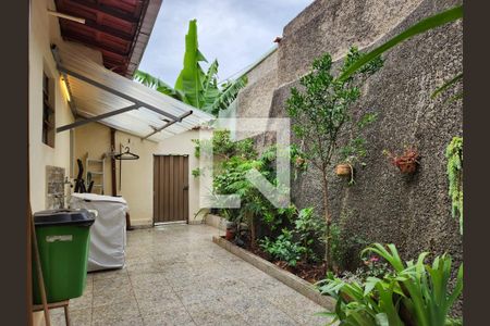 Casa à venda com 210m², 5 quartos e 3 vagas Casa à venda com 210m², 5 quartos e 3 vagasQuintal