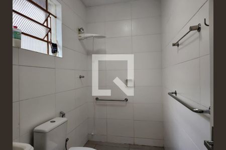 Casa à venda com 210m², 5 quartos e 3 vagas Casa à venda com 210m², 5 quartos e 3 vagasBanheiro