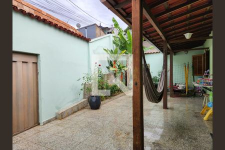 Casa à venda com 210m², 5 quartos e 3 vagas Casa à venda com 210m², 5 quartos e 3 vagasQuintal