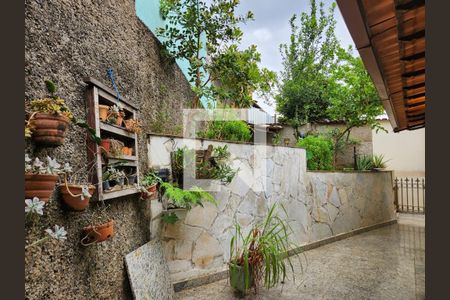 Casa à venda com 210m², 5 quartos e 3 vagas Casa à venda com 210m², 5 quartos e 3 vagasQuintal