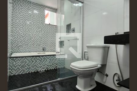 Casa à venda com 210m², 5 quartos e 3 vagas Casa à venda com 210m², 5 quartos e 3 vagasBanheiro