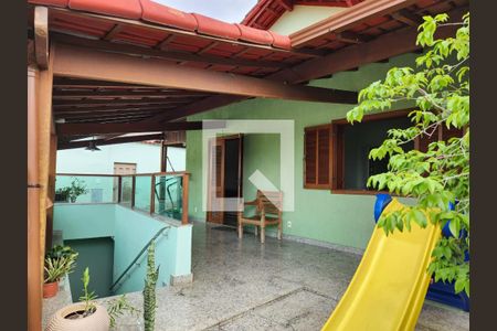 Casa à venda com 210m², 5 quartos e 3 vagas Casa à venda com 210m², 5 quartos e 3 vagasQuintal