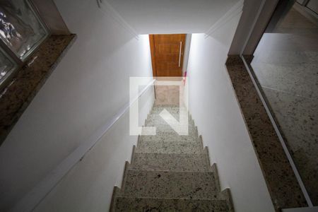 Casa para alugar com 50m², 3 quartos e 2 vagasEscada