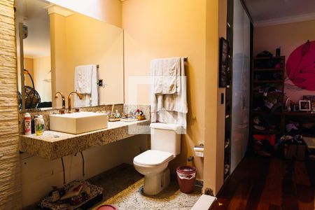 Casa à venda com 384m², 3 quartos e 5 vagasBanheiro da Suite 2