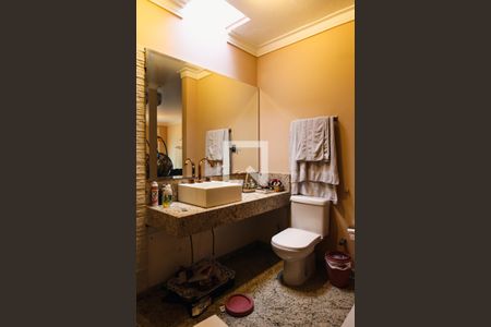 Casa à venda com 384m², 3 quartos e 5 vagasBanheiro da Suite 2