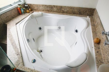 Casa à venda com 384m², 3 quartos e 5 vagasBanheiro da Suite 1