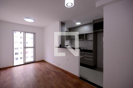 Sala de apartamento para alugar com 2 quartos, 57m² em Parque Bristol, São Paulo