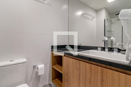 Banheiro de kitnet/studio para alugar com 1 quarto, 35m² em Pinheiros, São Paulo