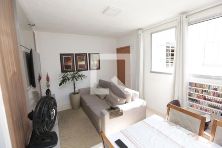 Sala de apartamento à venda com 2 quartos, 44m² em Califórnia, Contagem