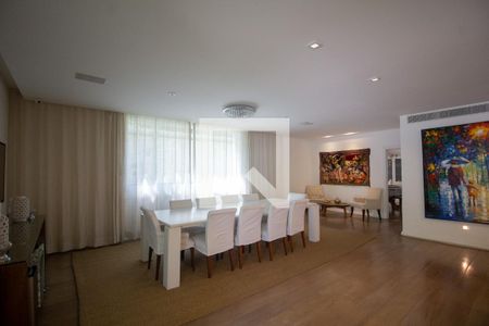 Sala de casa de condomínio à venda com 4 quartos, 720m² em Barra da Tijuca, Rio de Janeiro