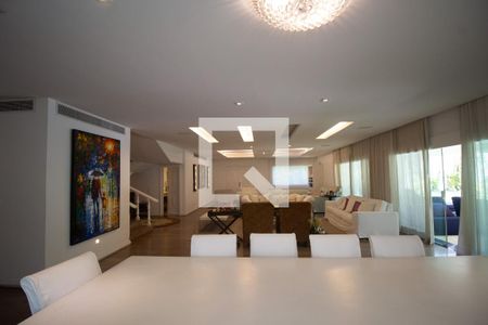 Sala de casa de condomínio à venda com 4 quartos, 720m² em Barra da Tijuca, Rio de Janeiro