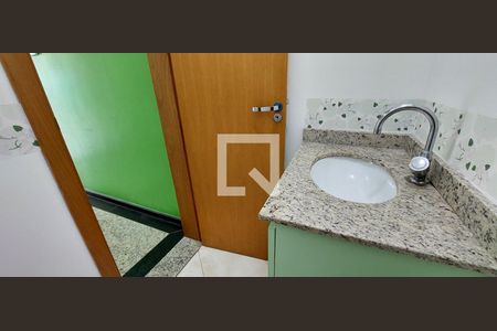 Lavabo  de casa à venda com 3 quartos, 197m² em Vila Gilda, Santo André