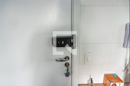 Fechadura eletrônica de apartamento à venda com 1 quarto, 32m² em Cambuci, São Paulo
