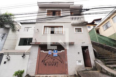 Casa à venda com 122m², 4 quartos e 2 vagasFachada