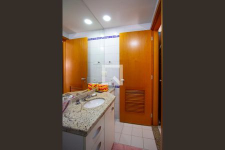 Apartamento à venda com 122m², 3 quartos e 2 vagasBanheiro da Suíte 2